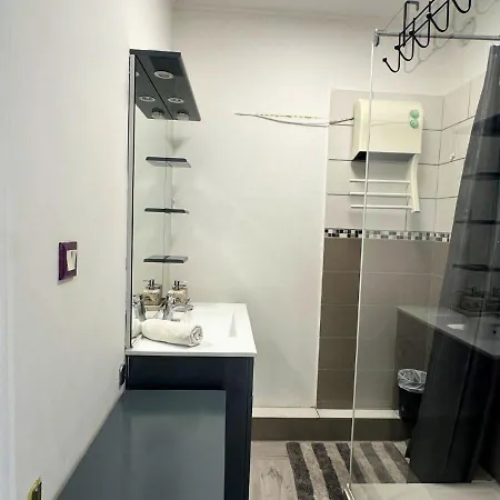 T3 Lumineux Climatise - Piscine, Garage & Wifi *